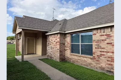 121-127 Sunburst Court, Weatherford, TX 76087 - Photo 2