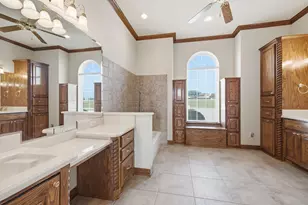 1614 Crow Creek Dr, Granbury, TX 76049 - Photo 22