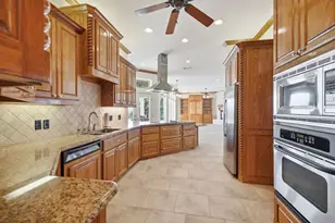 1614 Crow Creek Dr, Granbury, TX 76049 - Photo 10