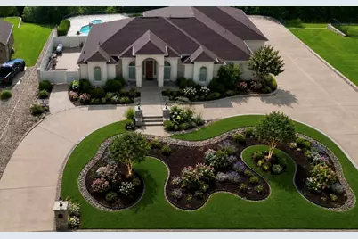 1614 Crow Creek Drive, Granbury, TX 76049 - Photo 4