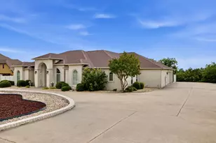 1614 Crow Creek Dr, Granbury, TX 76049 - Photo 2