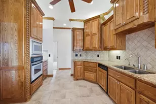 1614 Crow Creek Dr, Granbury, TX 76049 - Photo 12
