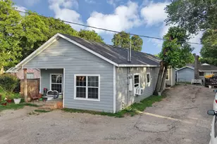230 W Jerden Ln, Dallas, TX 75208 - Photo 2