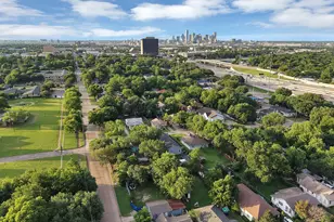 230 W Jerden Ln, Dallas, TX 75208 - Photo 4