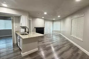 2304 Balsam Dr, Arlington, TX 76006 - Photo 4