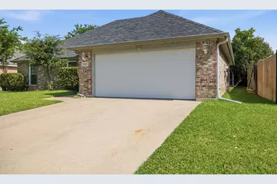 1040 Hillwood Drive, Saginaw, TX 76179 - Photo 4