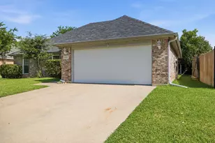 1040 Hillwood Dr, Saginaw, TX 76179 - Photo 4
