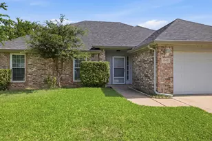 1040 Hillwood Dr, Saginaw, TX 76179 - Photo 6