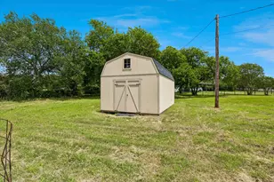 1955 E Renfro St, Burleson, TX 76028 - Photo 24