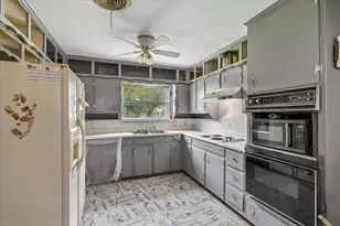 1955 E Renfro St, Burleson, TX 76028 - Photo 10