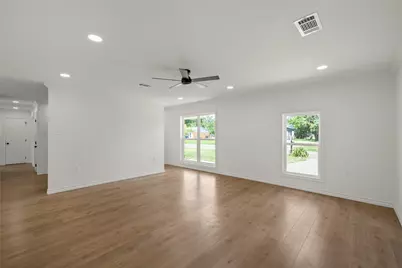 4321 Greenbriar Drive, Bellmead, TX 76705 - Photo 4