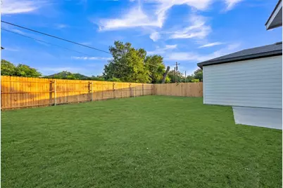 1442 E Allen Avenue, Fort Worth, TX 76104 - Photo 32