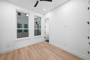2015 California Dr, Dallas, TX 75204 - Photo 8