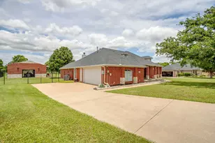 3009 Big Springs Dr, Joshua, TX 76058 - Photo 2