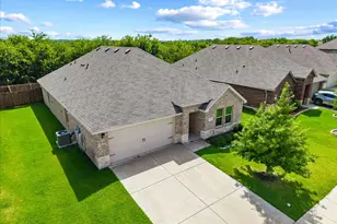 279 Thoroughbred St, Waxahachie, TX 75165 - Photo 4