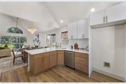 304 Riverwalk Lane, Irving, TX 75063 - Photo 14