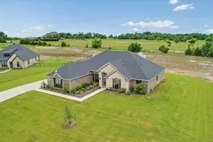 1080 Julian Dr, Van Alstyne, TX 75495 - Photo 2