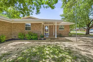 1787 N McCart St, Stephenville, TX 76401 - Photo 2