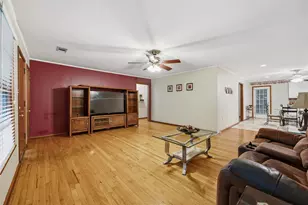 1307 N Gaines St, Ennis, TX 75119 - Photo 10