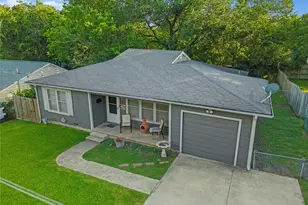 1307 N Gaines St, Ennis, TX 75119 - Photo 8