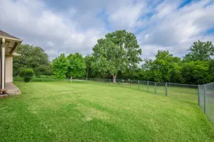 214 Knob Hill Dr, Granbury, TX 76048 - Photo 6