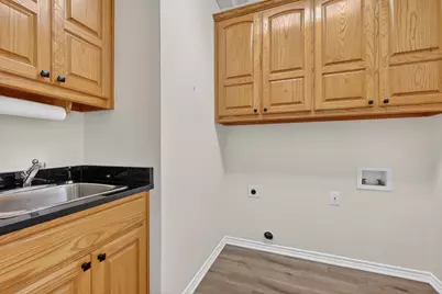 214 Knob Hill Drive, Granbury, TX 76048 - Photo 12