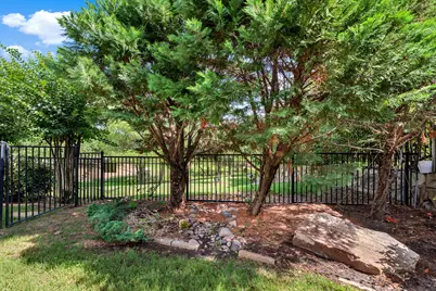 4604 Golden Mew Drive, Carrollton, TX 75010 - Photo 32
