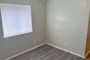 806 Phillips Dr, Ennis, TX 75119 - Photo 16