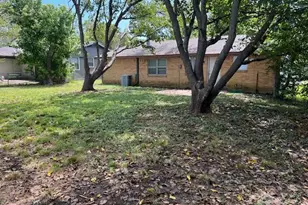 806 Phillips Dr, Ennis, TX 75119 - Photo 32