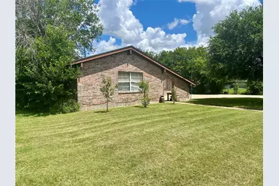 285 N Avenue B, Crawford, TX 76638 - Photo 2