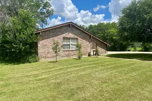 285 N Ave B, Crawford, TX 76638 - Photo 2