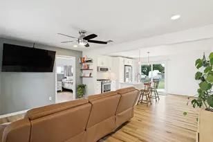 709 Charles St, Weatherford, TX 76086 - Photo 8