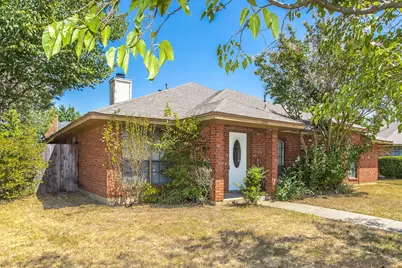 2301 Kingsford Court, Arlington, TX 76017 - Photo 2