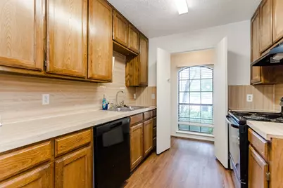 2301 Kingsford Court, Arlington, TX 76017 - Photo 6