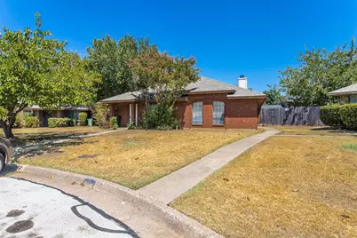 2301 Kingsford Court, Arlington, TX 76017 - Photo 4
