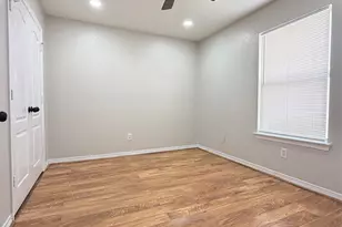 2526 Bishop Allen Ln, Dallas, TX 75237 - Photo 18