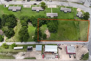 808 E 3rd St, Bonham, TX 75418 - Photo 1