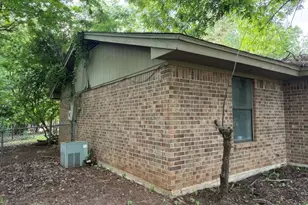 256 Lilac Ln, Azle, TX 76020 - Photo 2