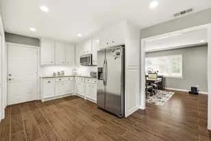 2231 N Mill St, Lewisville, TX 75057 - Photo 10