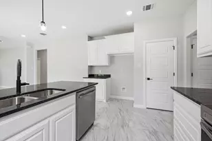 302 Evans St, Cleburne, TX 76031 - Photo 14