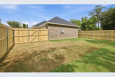302 Evans Street, Cleburne, TX 76031 - Photo 30