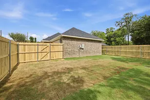 302 Evans St, Cleburne, TX 76031 - Photo 30