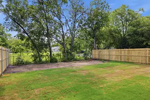 302 Evans St, Cleburne, TX 76031 - Photo 28