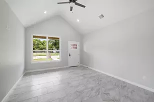 302 Evans St, Cleburne, TX 76031 - Photo 8
