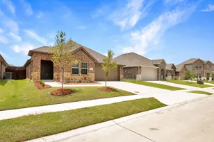 2907 Hadley Dr, Ennis, TX 75119 - Photo 2