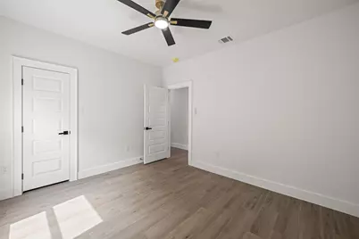 1004 W Broadus Avenue, Fort Worth, TX 76115 - Photo 24