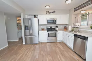 3409 Forest Creek Dr, Fort Worth, TX 76123 - Photo 4