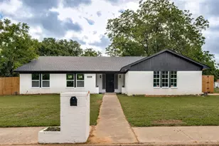 2921 Hitson Ln, Fort Worth, TX 76112 - Photo 2