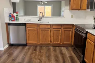 1009 Danforth Ct, Arlington, TX 76017 - Photo 6