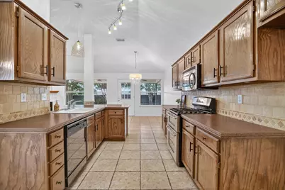 801 Pennsylvania Drive, Saginaw, TX 76131 - Photo 6